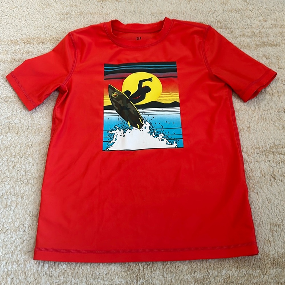 NWOT- boys rash guard- GAP kids-size Small